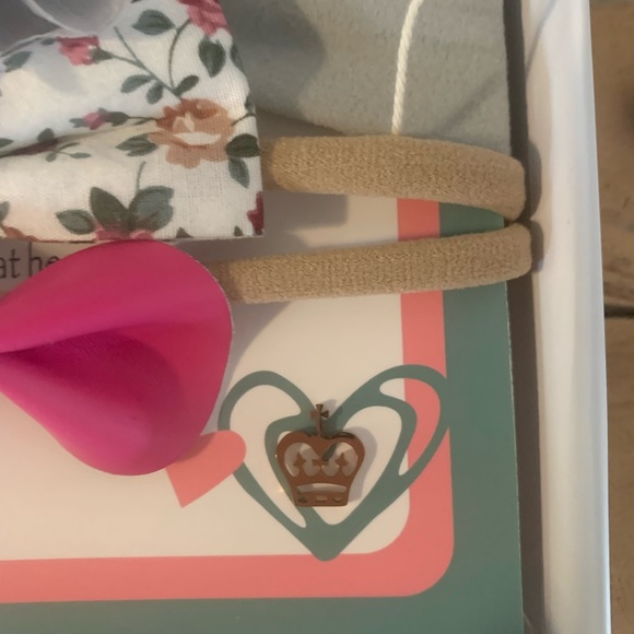 Cocosand | Baby Toddler NIB Headband Bow Flower Gift Set with Decorative Box - Picture 4 of 4